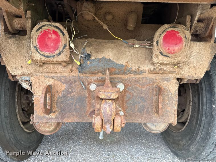 image for item DZ8976 1984 International F-4370 dump truck