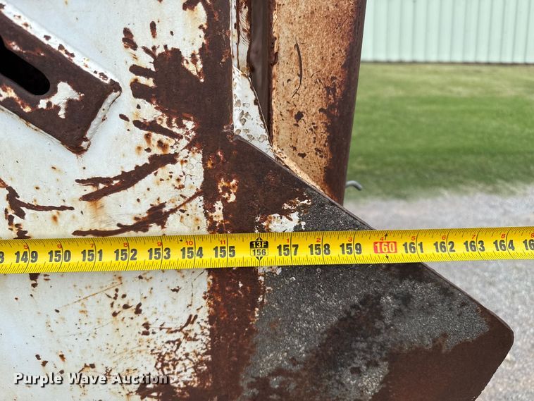 image for item DZ8976 1984 International F-4370 dump truck