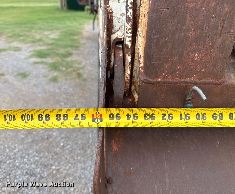 image for item DZ8976 1984 International F-4370 dump truck