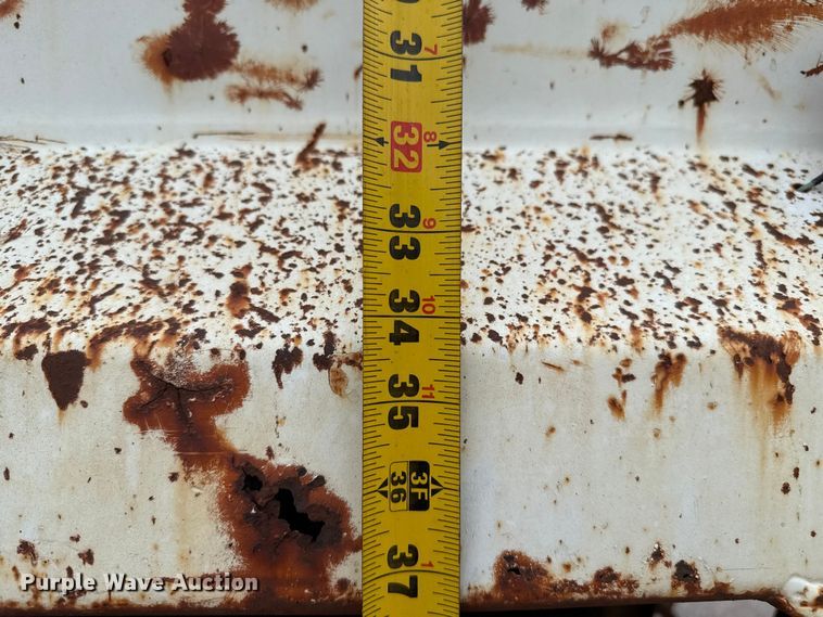 image for item DZ8976 1984 International F-4370 dump truck