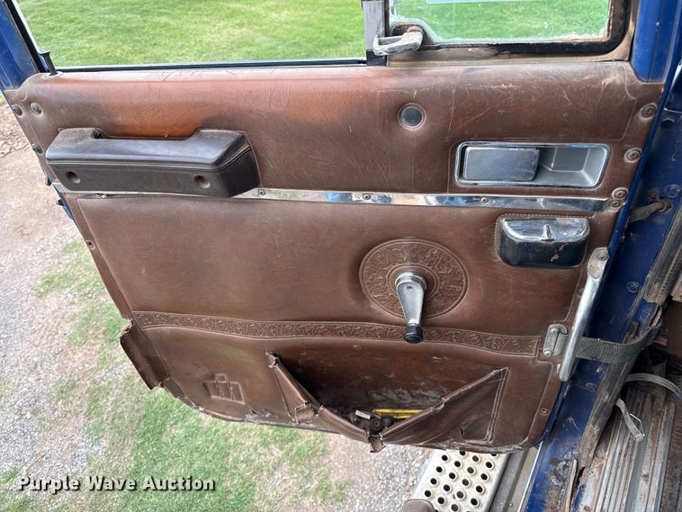 image for item DZ8976 1984 International F-4370 dump truck