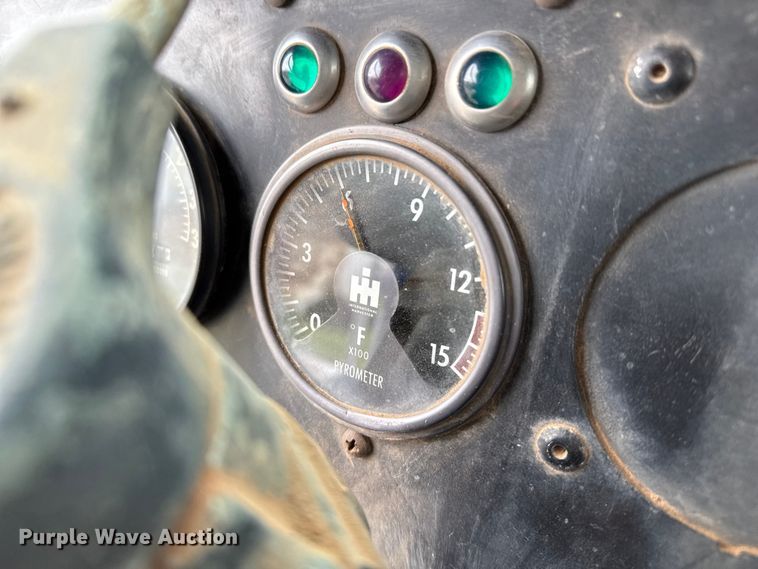 image for item DZ8976 1984 International F-4370 dump truck