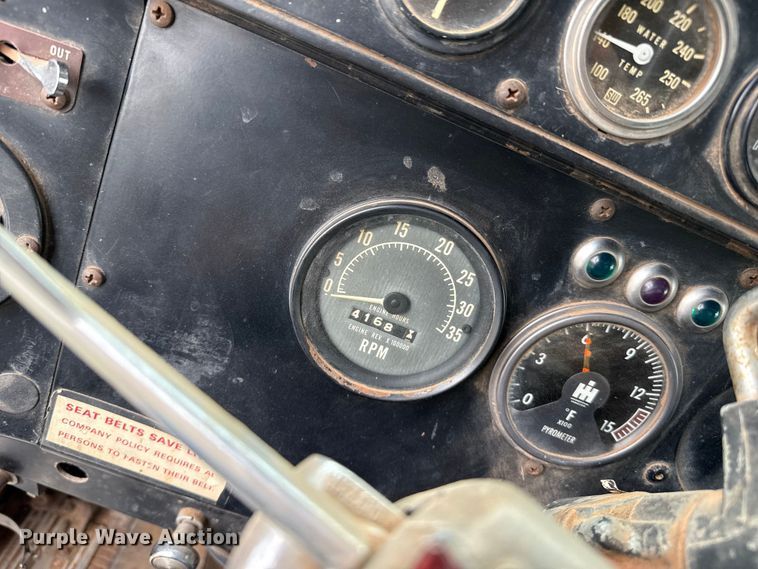 image for item DZ8976 1984 International F-4370 dump truck