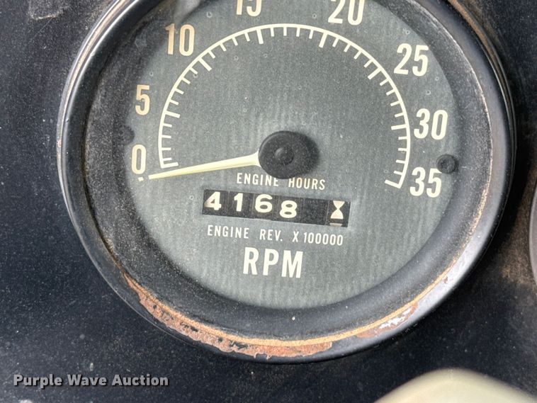 image for item DZ8976 1984 International F-4370 dump truck