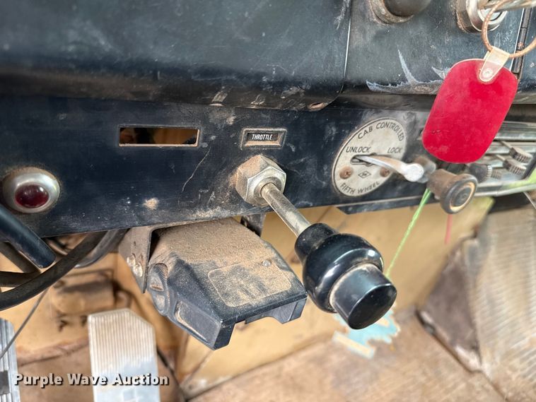 image for item DZ8976 1984 International F-4370 dump truck