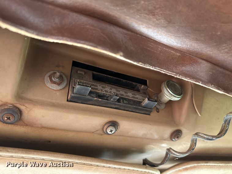 image for item DZ8976 1984 International F-4370 dump truck