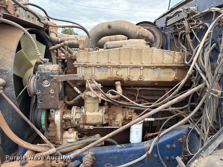 image for item DZ8976 1984 International F-4370 dump truck