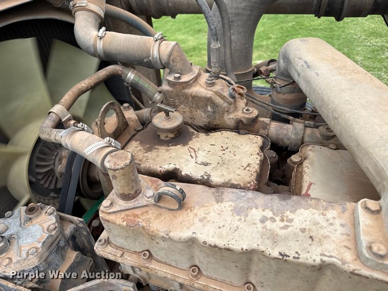 image for item DZ8976 1984 International F-4370 dump truck