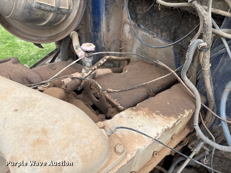 image for item DZ8976 1984 International F-4370 dump truck