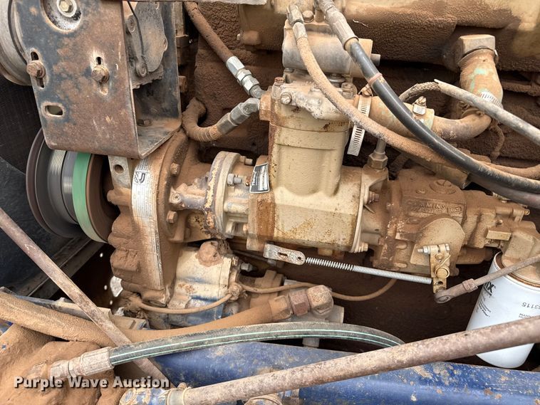 image for item DZ8976 1984 International F-4370 dump truck