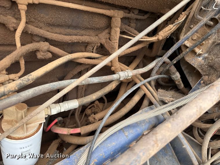 image for item DZ8976 1984 International F-4370 dump truck