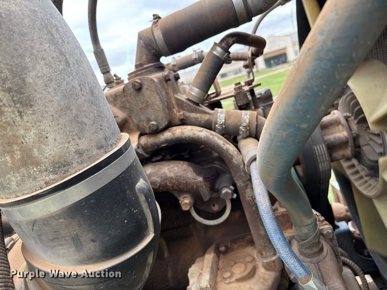 image for item DZ8976 1984 International F-4370 dump truck