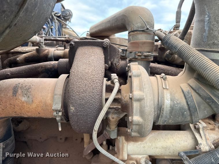 image for item DZ8976 1984 International F-4370 dump truck