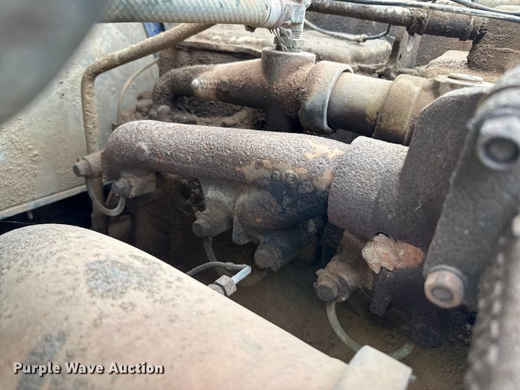 image for item DZ8976 1984 International F-4370 dump truck