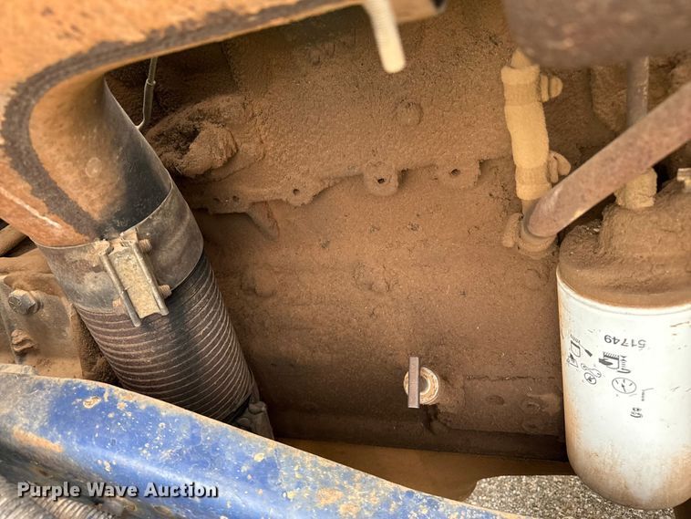 image for item DZ8976 1984 International F-4370 dump truck