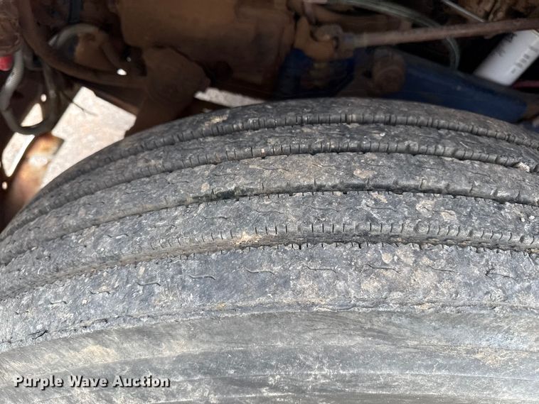 image for item DZ8976 1984 International F-4370 dump truck