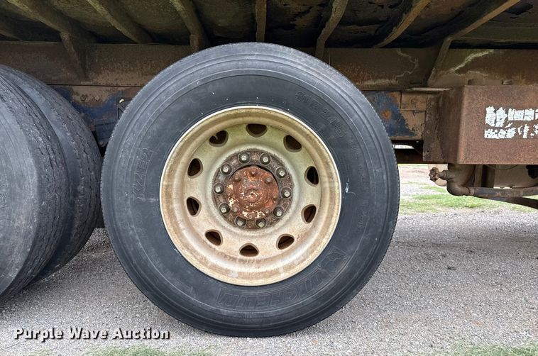 image for item DZ8976 1984 International F-4370 dump truck