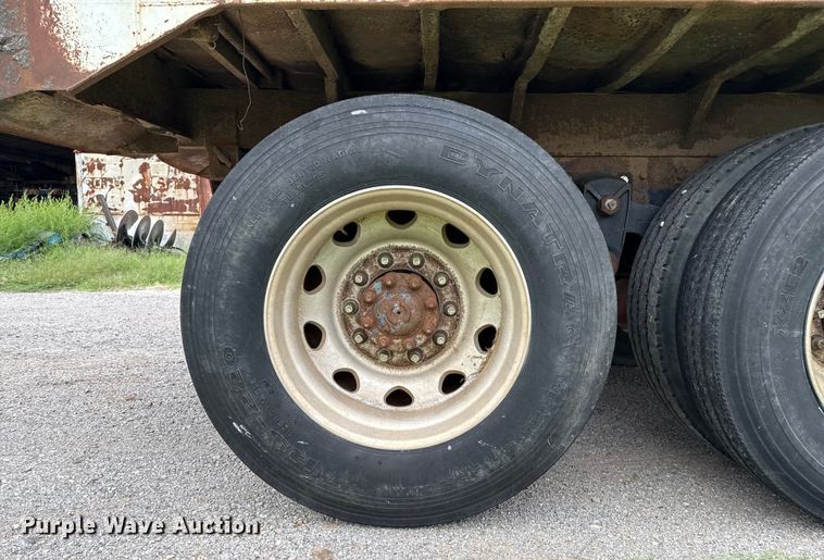 image for item DZ8976 1984 International F-4370 dump truck