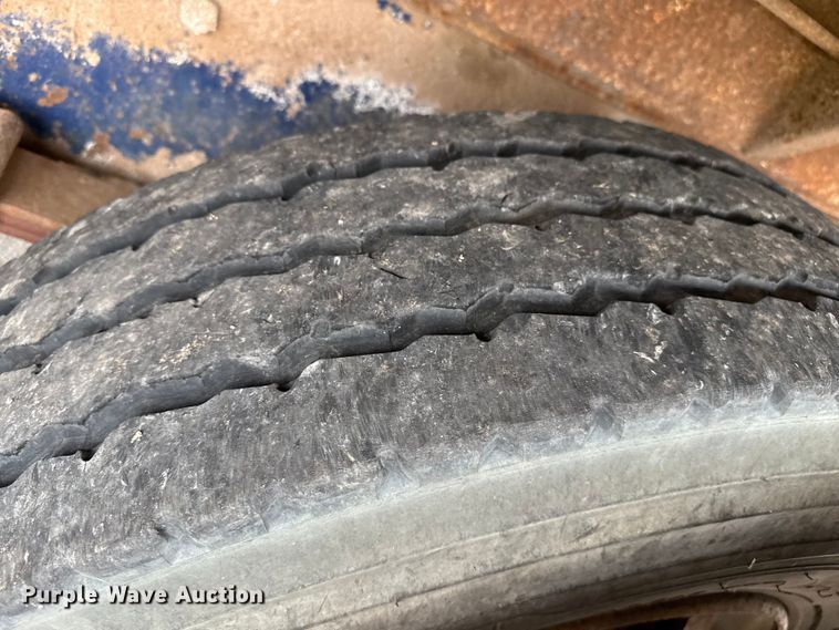 image for item DZ8976 1984 International F-4370 dump truck