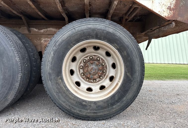 image for item DZ8976 1984 International F-4370 dump truck