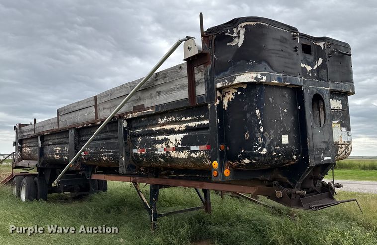 image for item DZ8977 1995 Clement end dump trailer