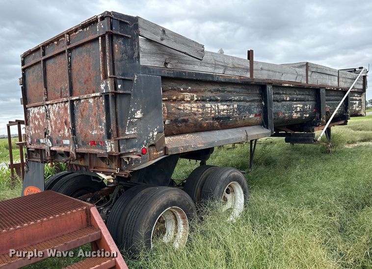 image for item DZ8977 1995 Clement end dump trailer