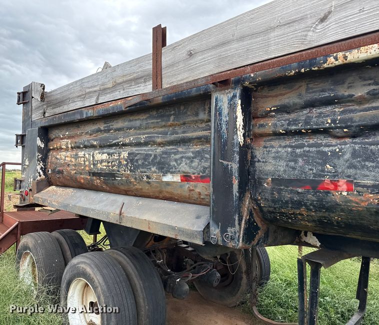 image for item DZ8977 1995 Clement end dump trailer
