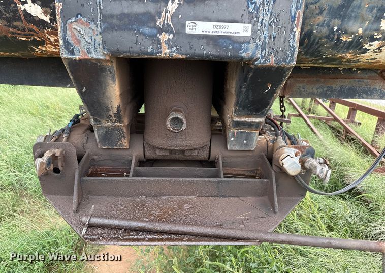 image for item DZ8977 1995 Clement end dump trailer