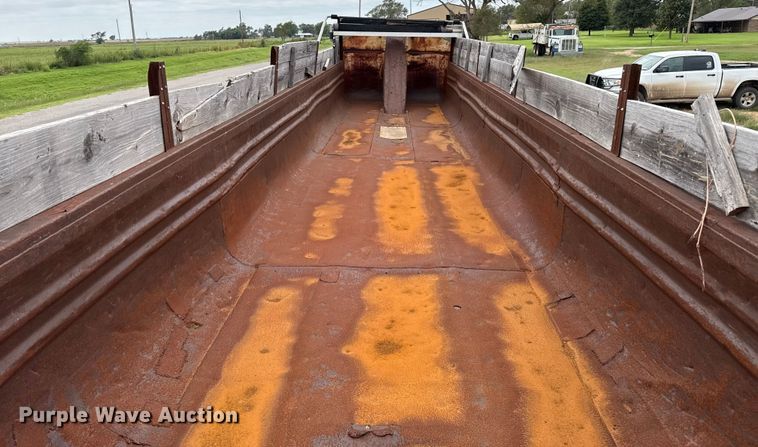 image for item DZ8977 1995 Clement end dump trailer