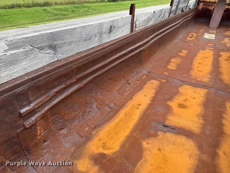 image for item DZ8977 1995 Clement end dump trailer