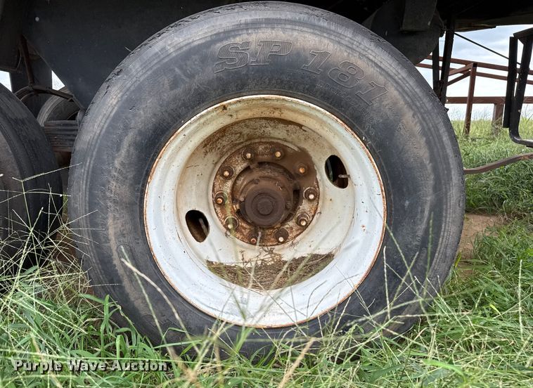 image for item DZ8977 1995 Clement end dump trailer