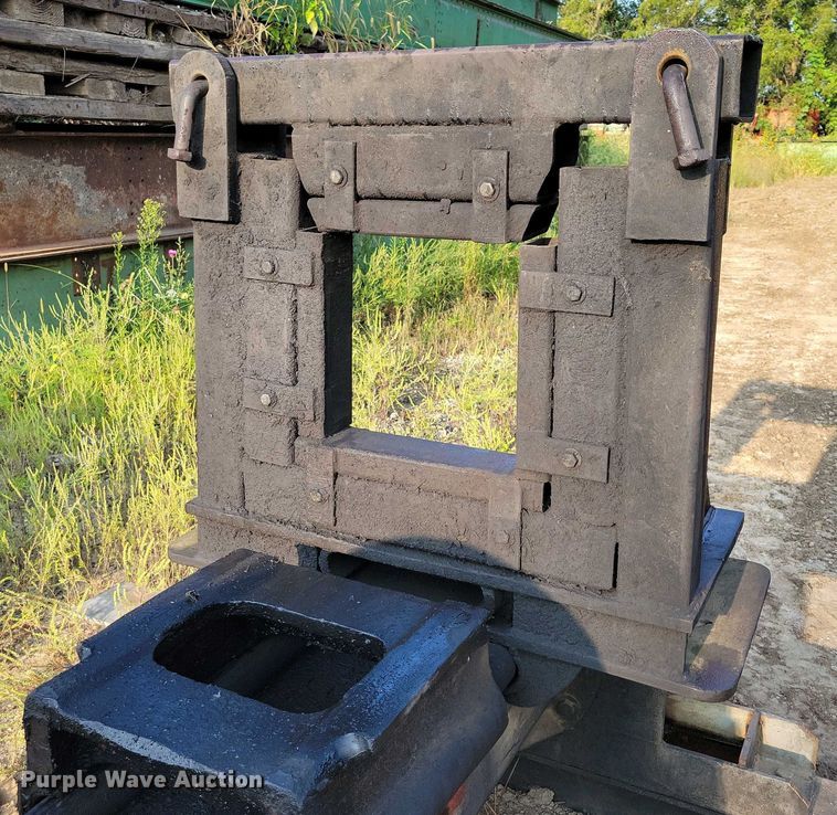 image for item EA2532 Delmag D22 diesel hammer