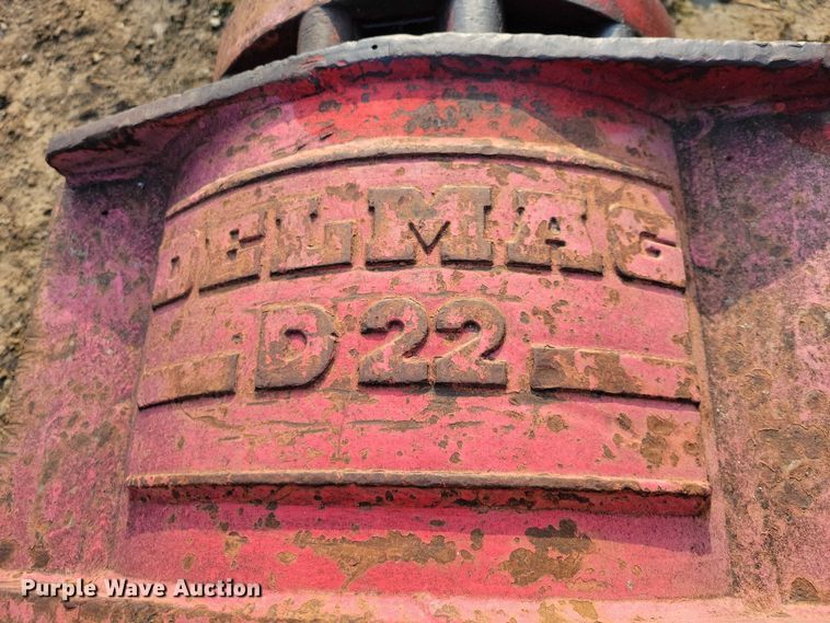 image for item EA2532 Delmag D22 diesel hammer