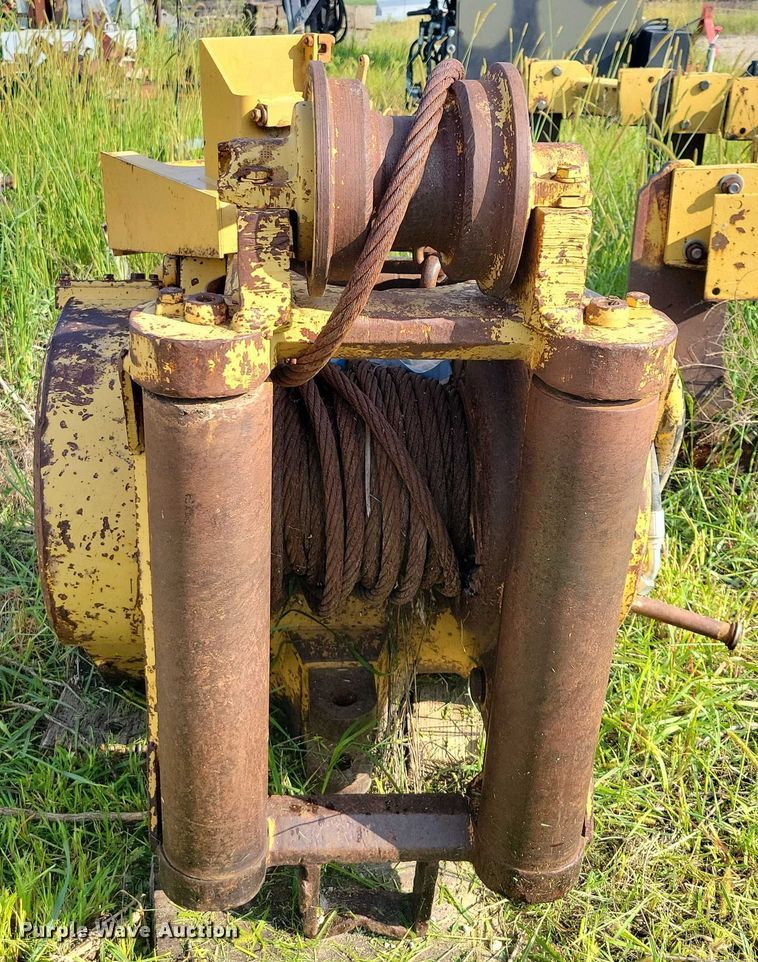 image for item EA2533 Caterpillar winch