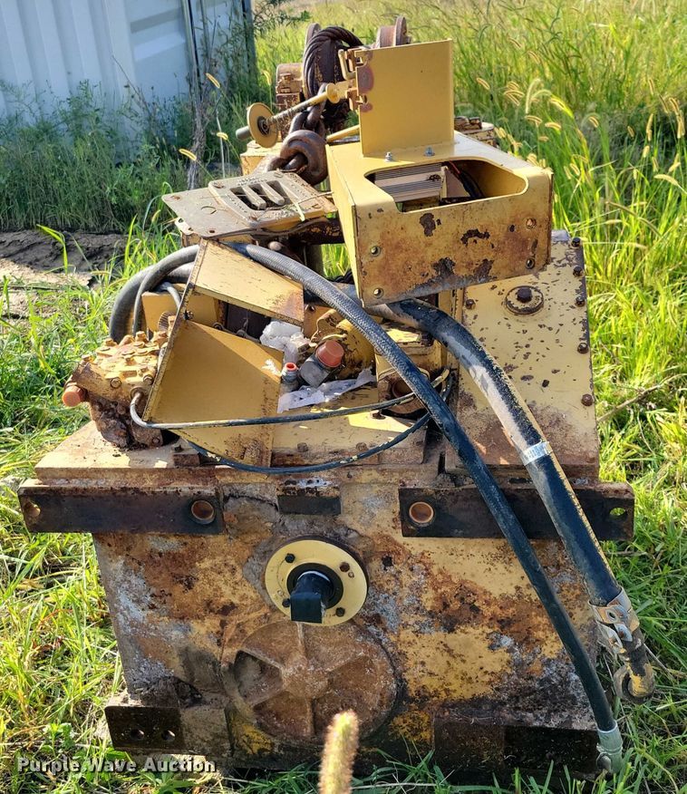 image for item EA2533 Caterpillar winch