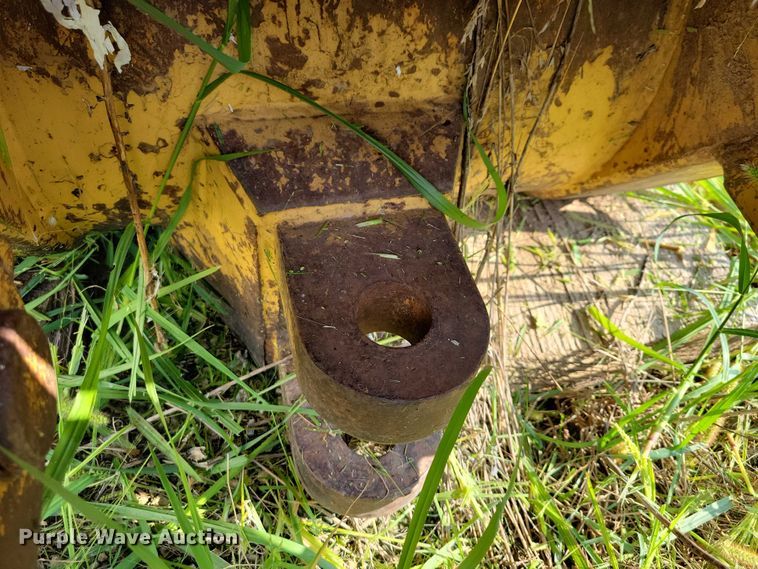 image for item EA2533 Caterpillar winch