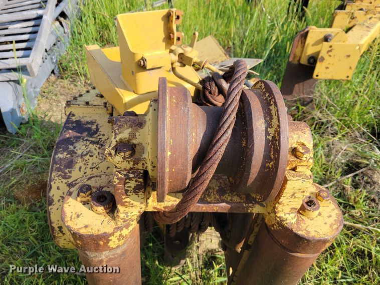 image for item EA2533 Caterpillar winch