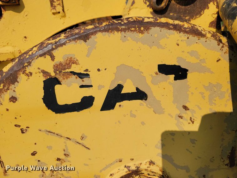 image for item EA2533 Caterpillar winch