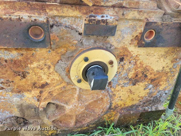 image for item EA2533 Caterpillar winch