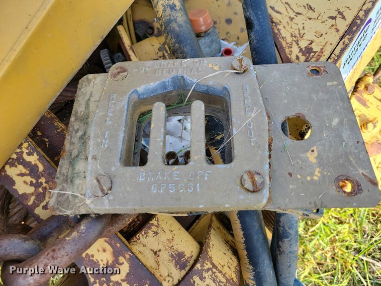 image for item EA2533 Caterpillar winch