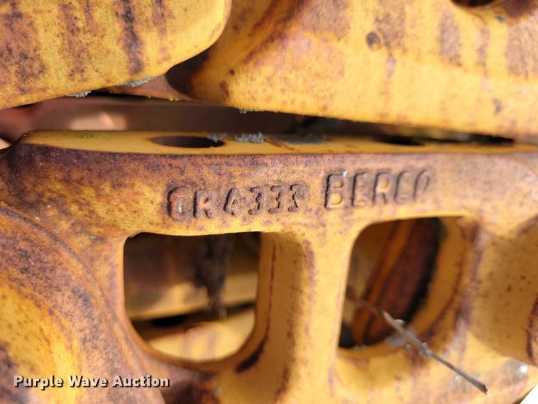 image for item EA2542 (2) Berco track chains
