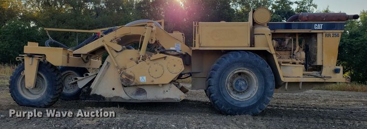 image for item EA2548 1992 Caterpillar RR-250 soil stabilizer