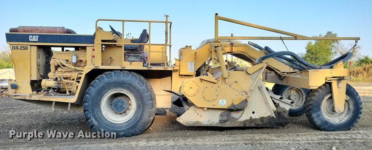 image for item EA2548 1992 Caterpillar RR-250 soil stabilizer