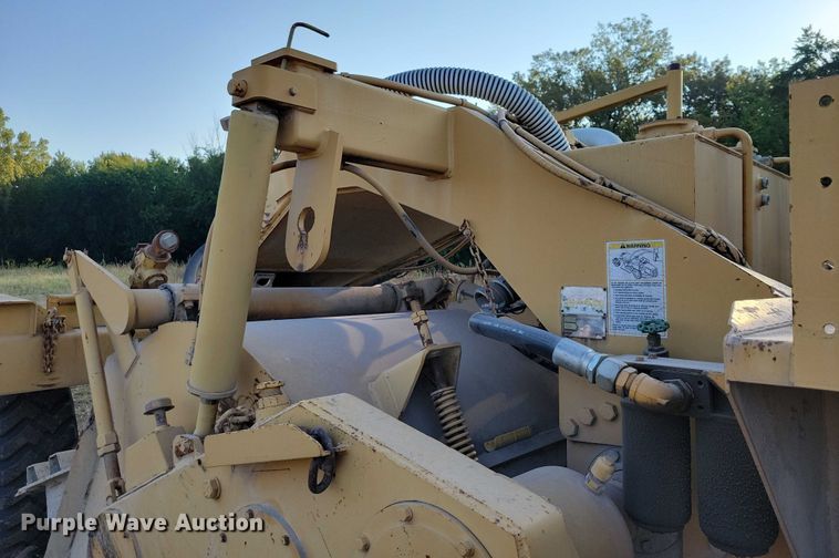 image for item EA2548 1992 Caterpillar RR-250 soil stabilizer