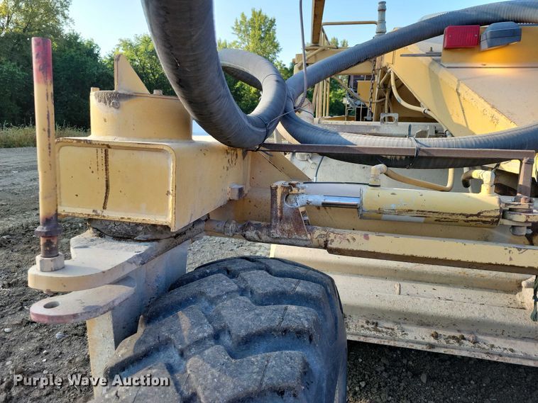 image for item EA2548 1992 Caterpillar RR-250 soil stabilizer