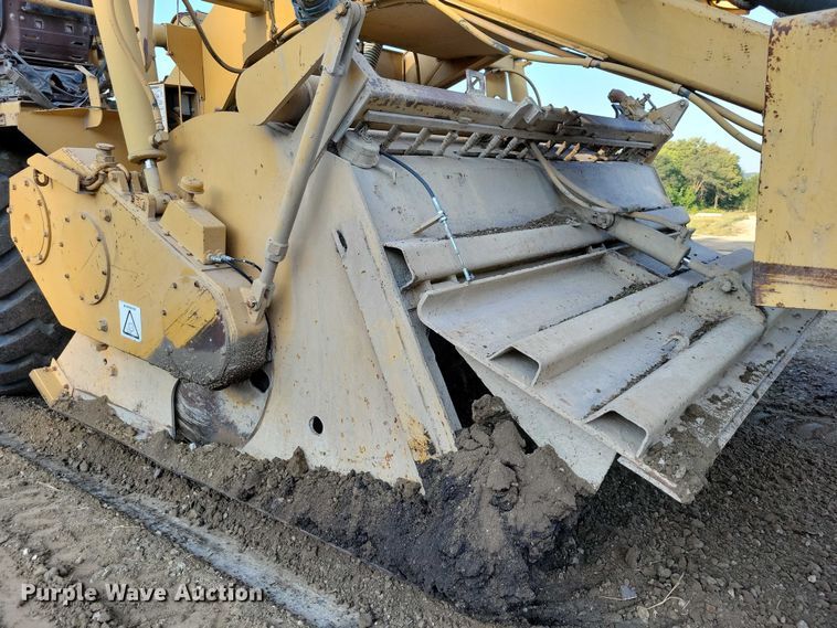 image for item EA2548 1992 Caterpillar RR-250 soil stabilizer