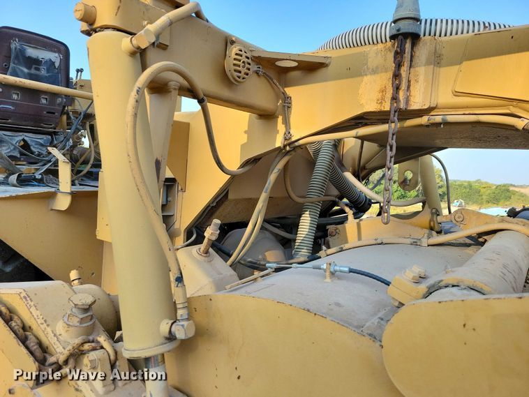 image for item EA2548 1992 Caterpillar RR-250 soil stabilizer
