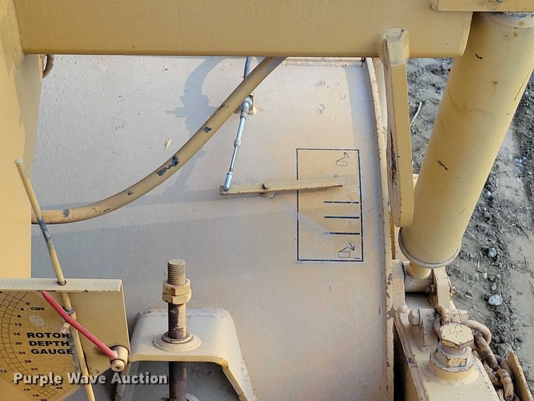 image for item EA2548 1992 Caterpillar RR-250 soil stabilizer