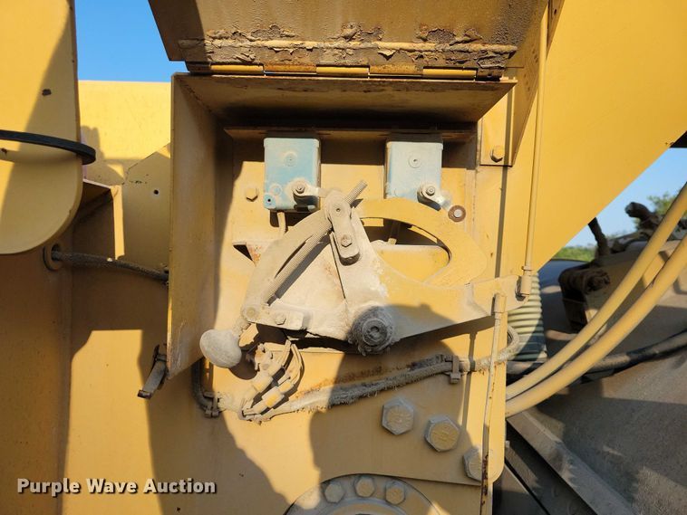 image for item EA2548 1992 Caterpillar RR-250 soil stabilizer