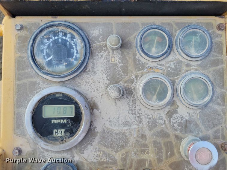 image for item EA2548 1992 Caterpillar RR-250 soil stabilizer